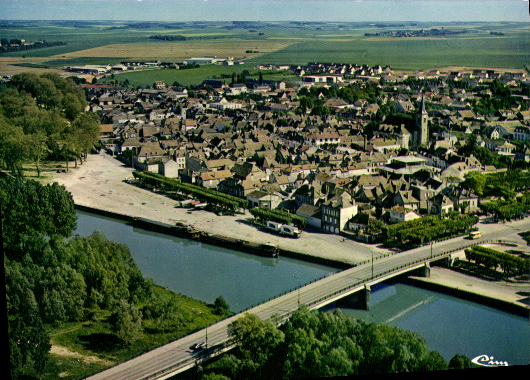 CPSM Bray sur Seine (S et M) Vue generale aerienne