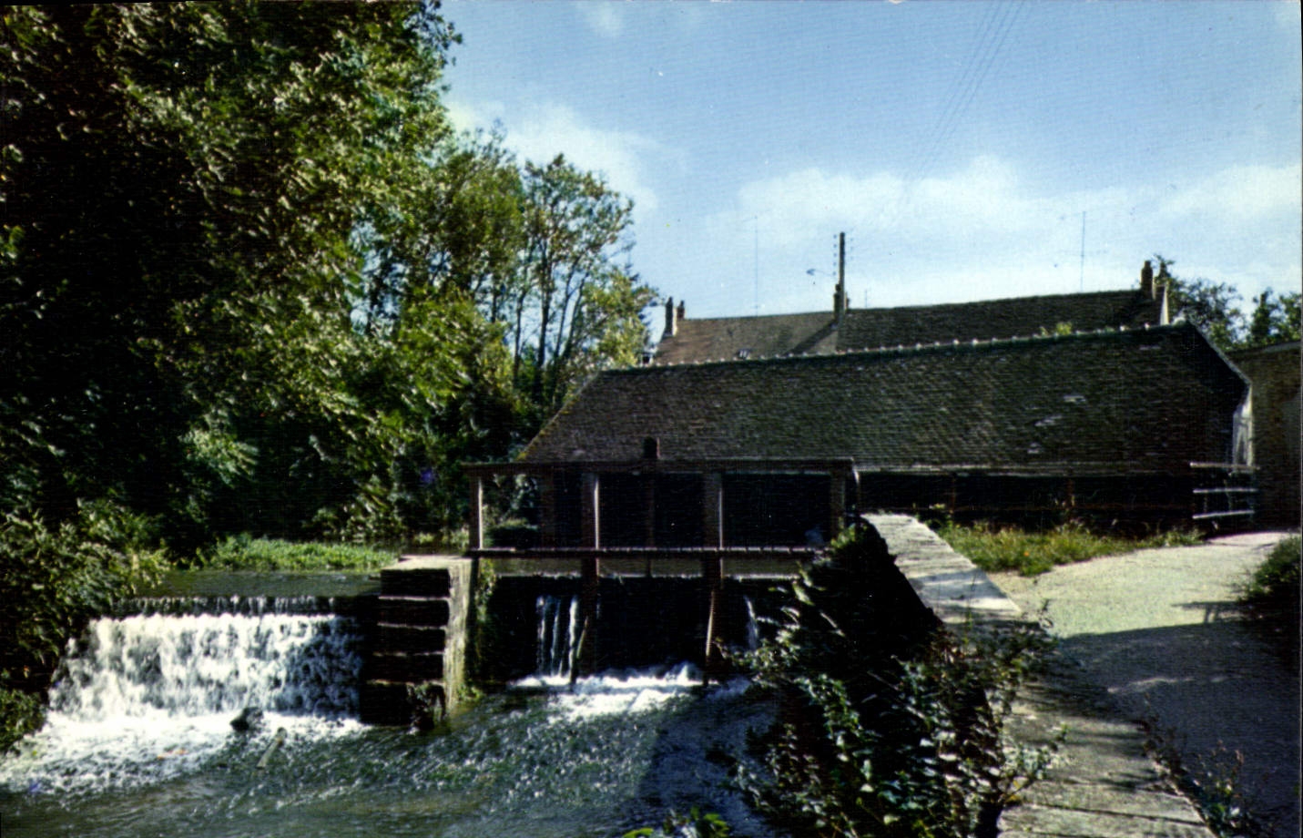 Moulin à eau à Voulx — Édition 'La Cigogne Sodalfa' — Imprimée en France
