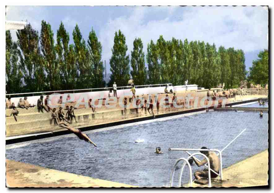 CPSM Coulommiers (Seine et Marne) La Piscine En Plongeant