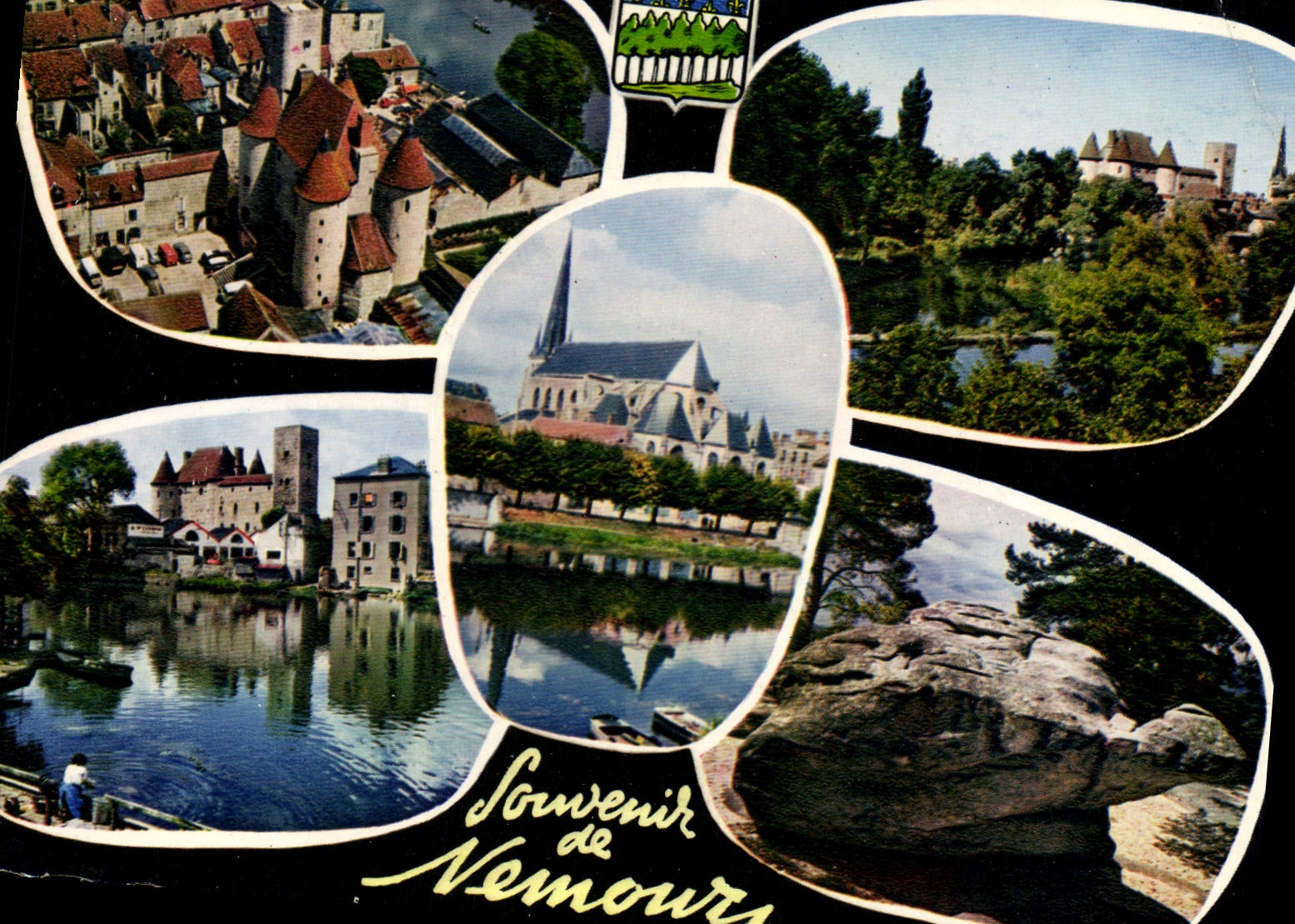 CPSM Nemours (S et M) Le Chateau des Ducs de Nemours et le grand Pont sur le Loing L'Eglise Saint Je