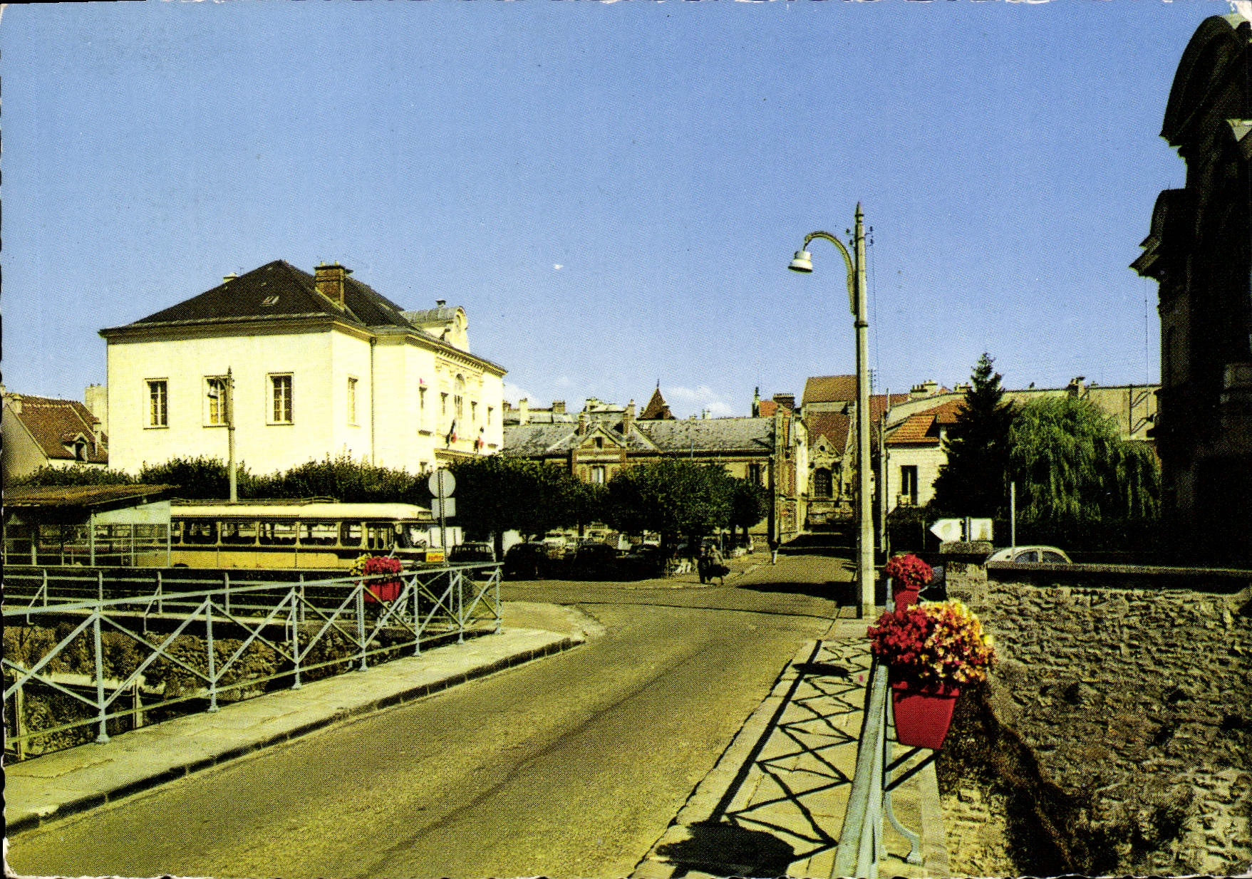 CPSM Coulommiers (S et M) La Mairie