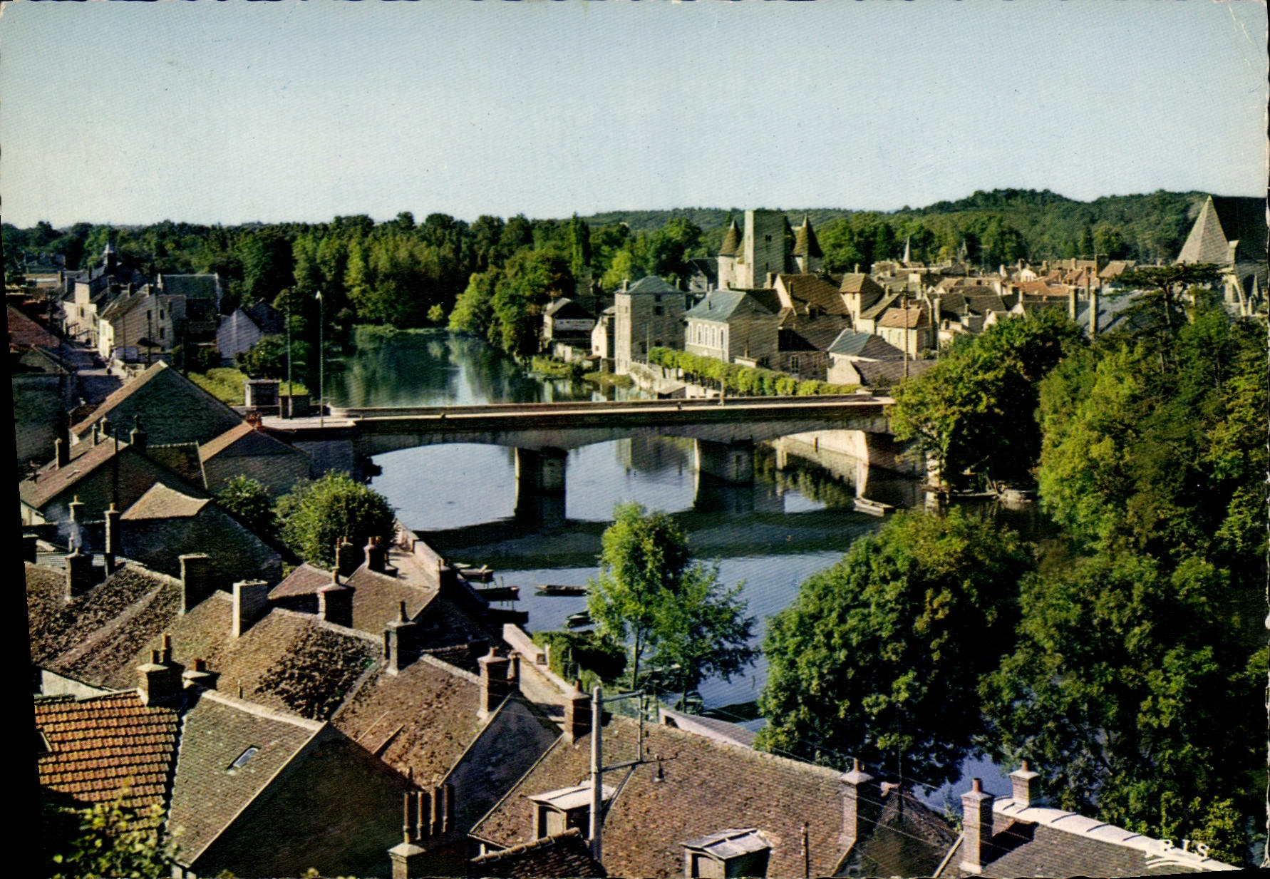 CPSM Nemours (Seine et Marne) Le Chateau des Ducs de Nemours et le grand pont sur le Loing vus des c