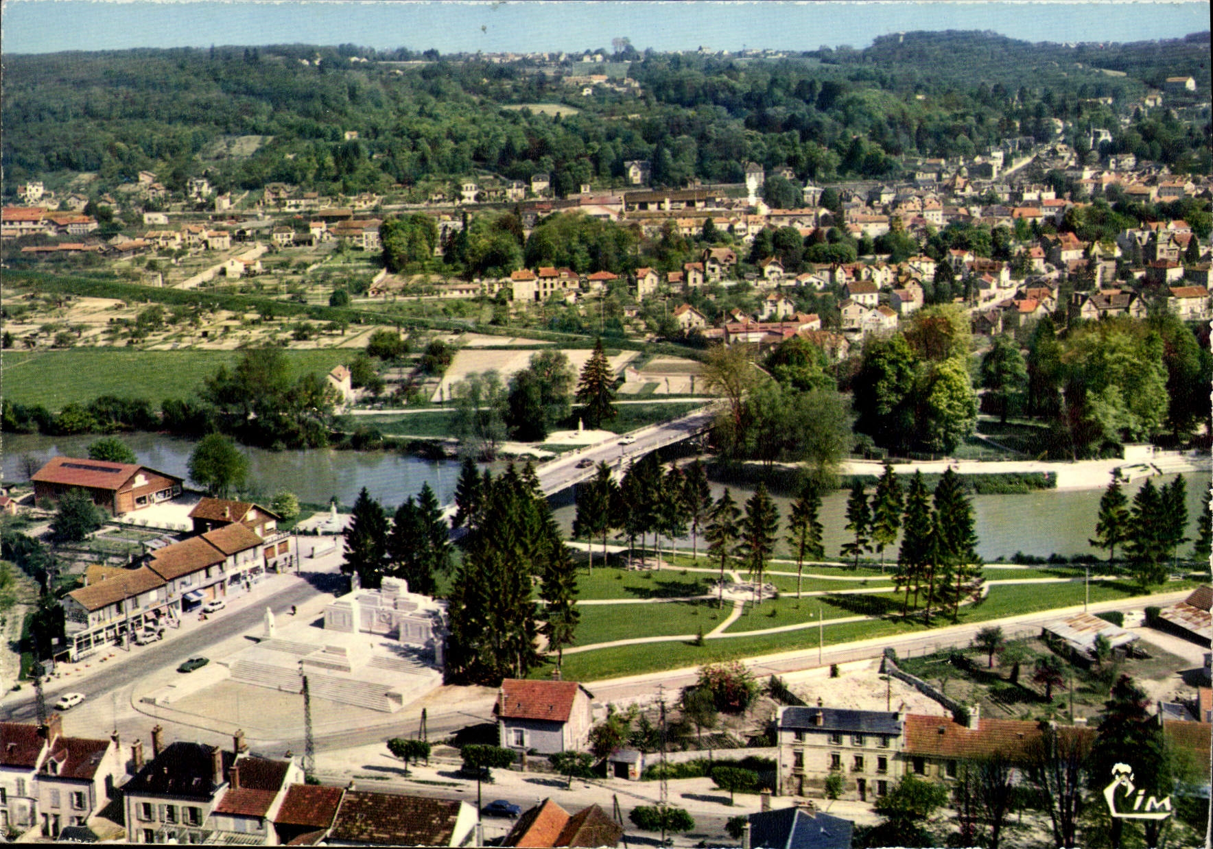 La Ferté-sous-Jouarre — Vue aérienne — Place du Mémorial public — Jardin public — Éditeur Cim