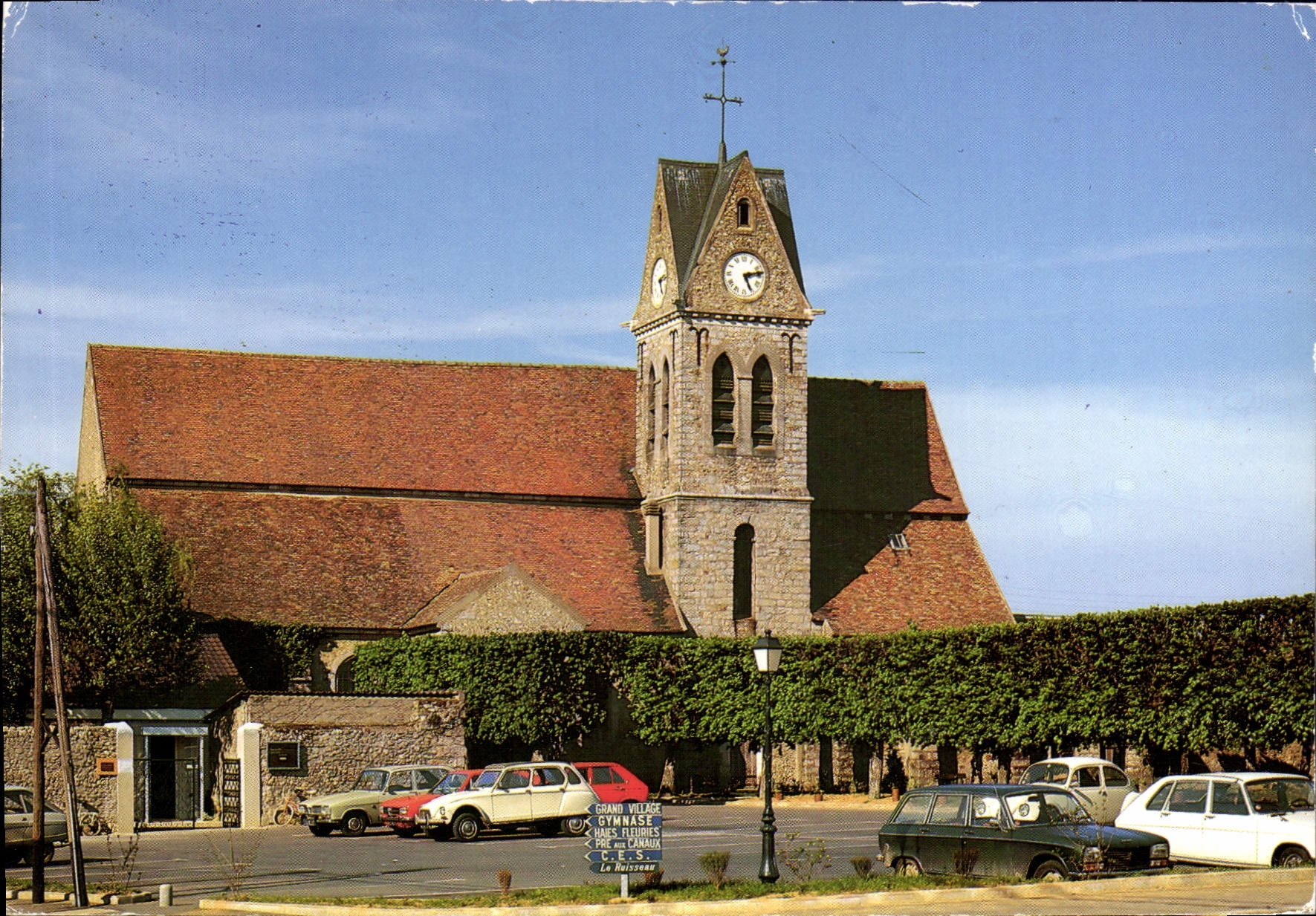 CPSM Vert Saint Denis (Seine et Marne) L'Eglise