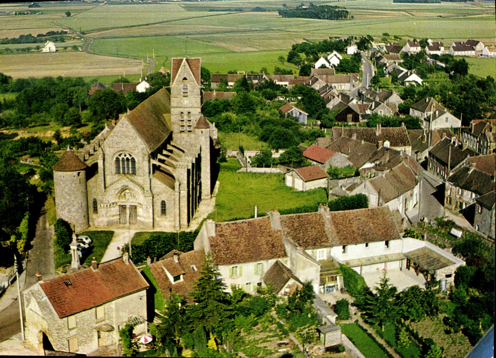 Rampillon (Seine-et-Marne) — Vue Générale et l'Église Saint-Éliphe — Photo M. Gibouix