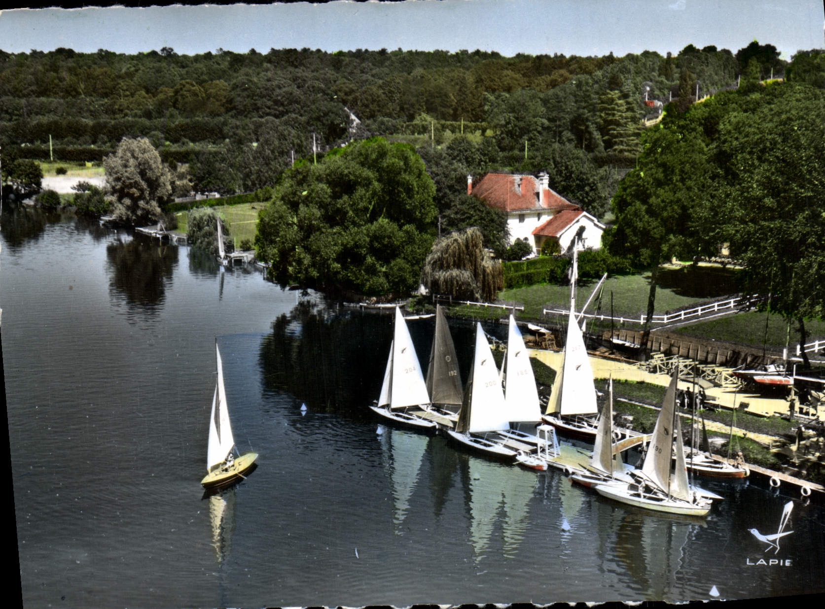 Séance de voile sur le lac de Saint-Cloud — Édition Lapie, St-Maur