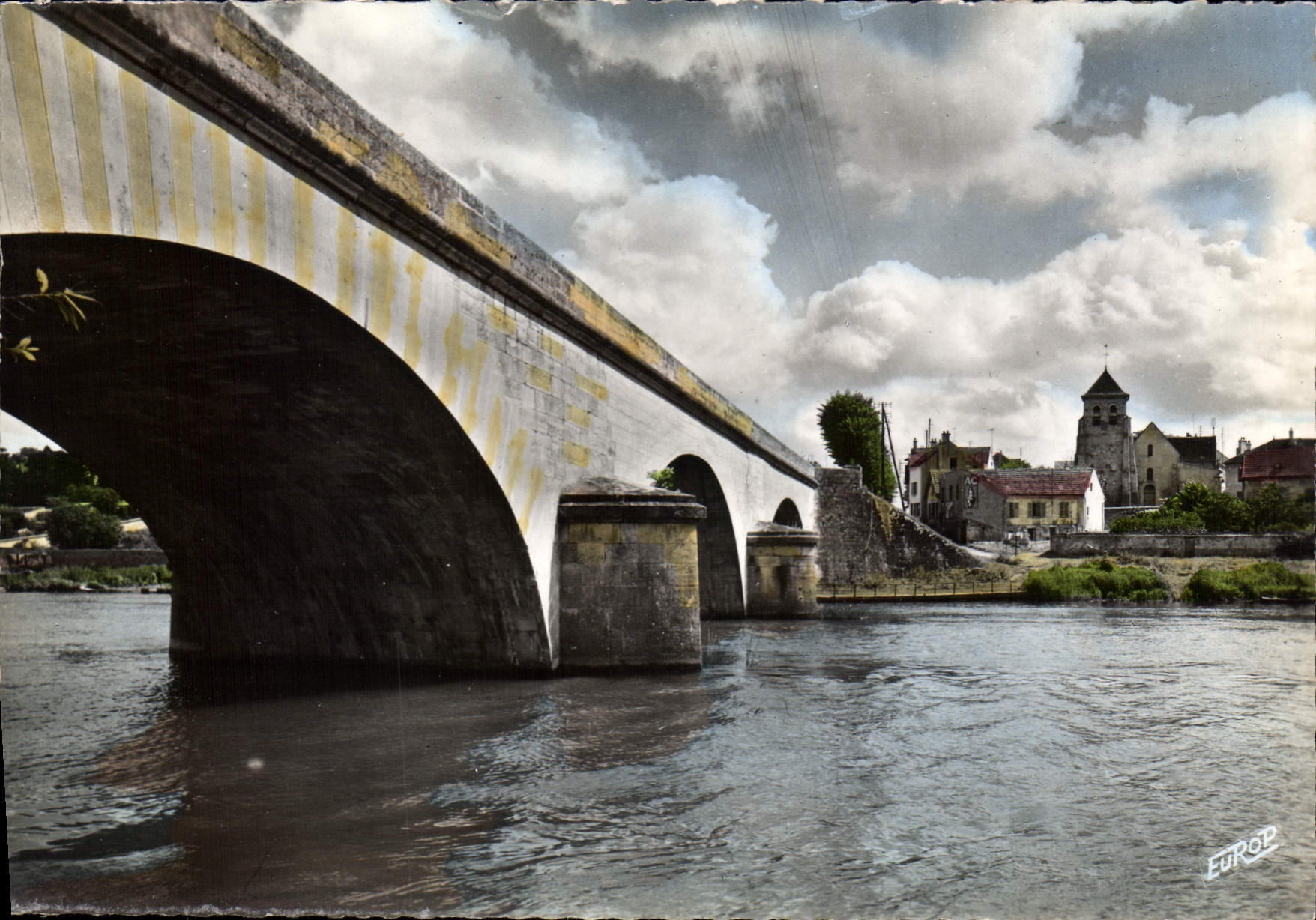 Trilport (S.-et-M.) — Pont construit en 1768, démolie et reconstruit après les guerres de 1815-1870-1914-1945 — Édition de PEURON