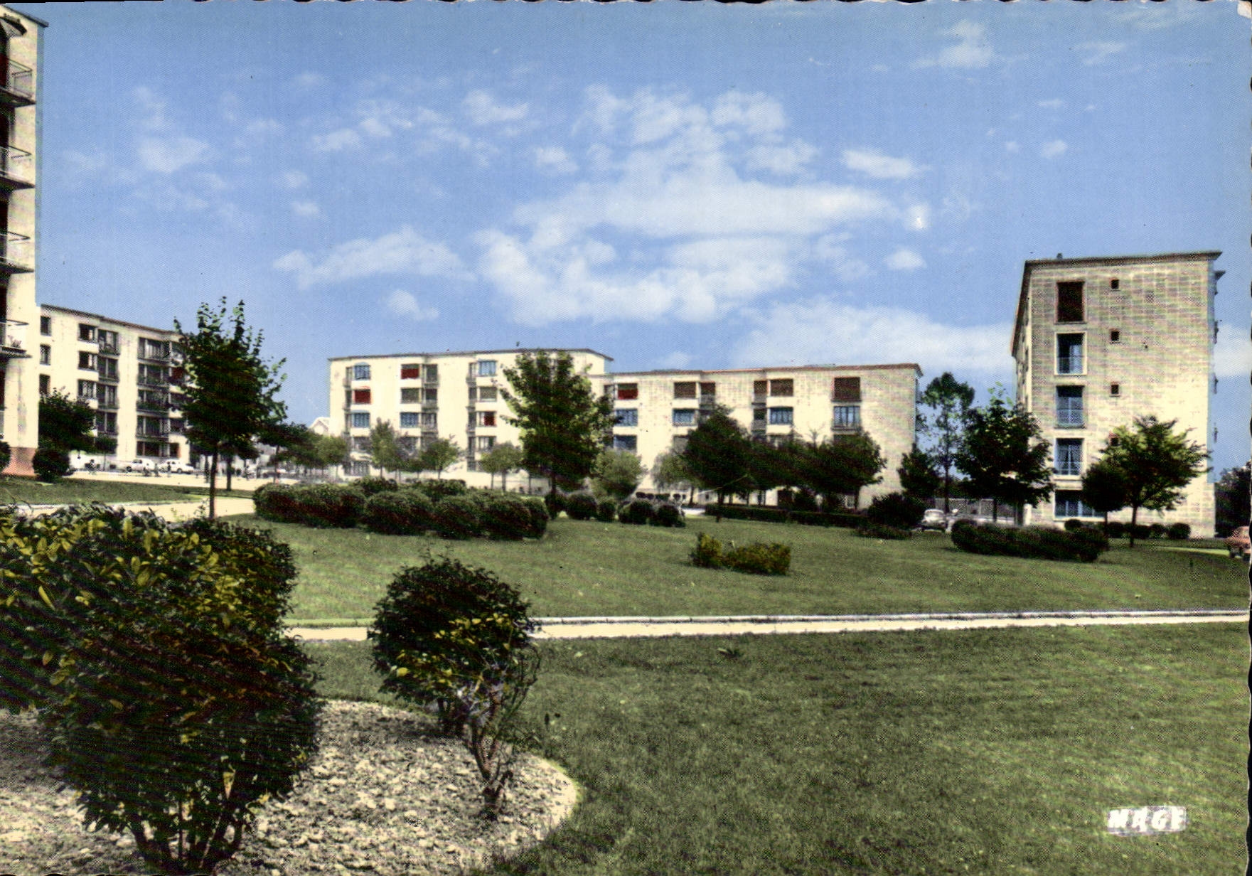 Les H.L.M. de Coulommiers — Seine-et-Marne — Éditions Macé & Fils, Paris