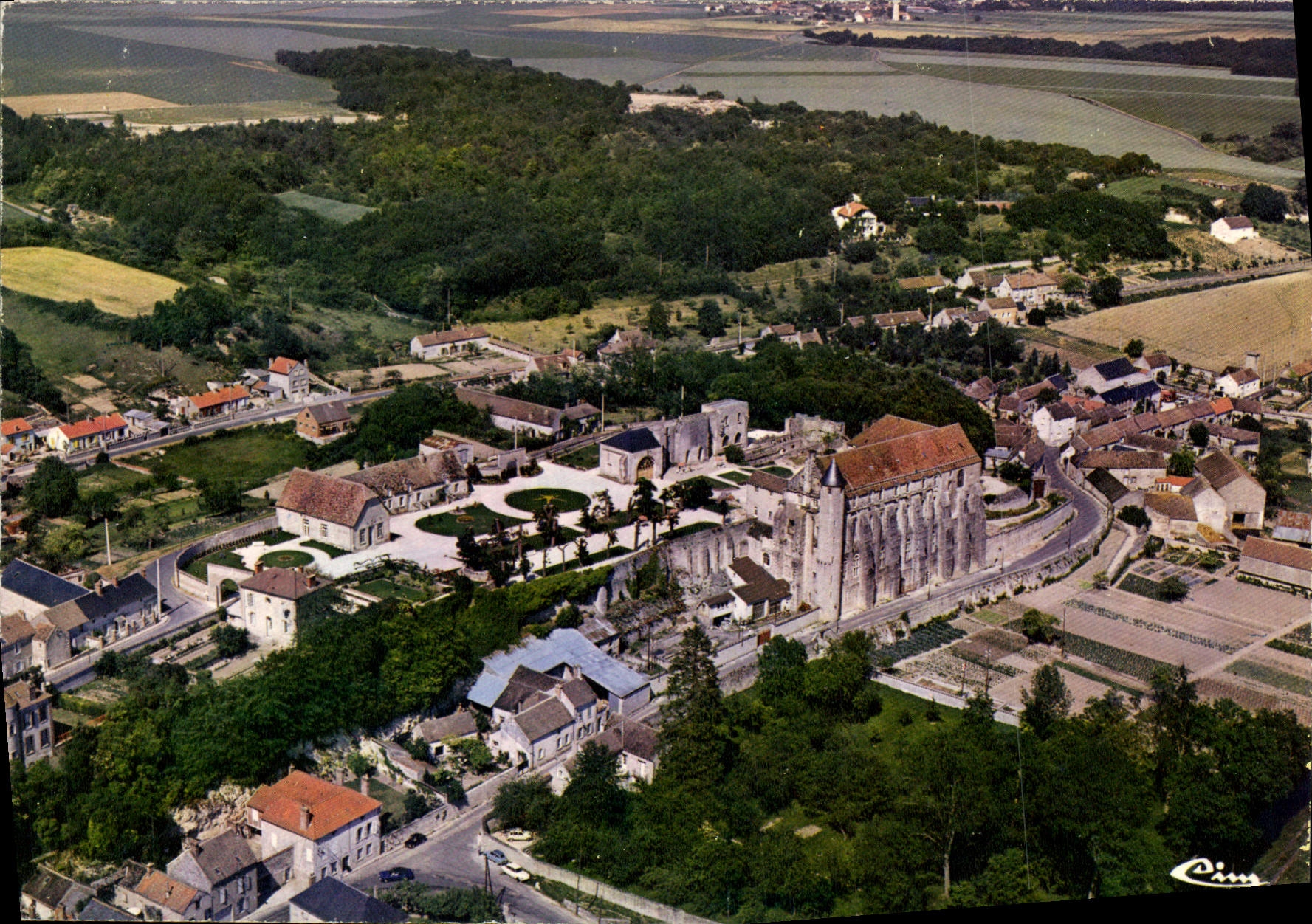 CPSM Chateau Landon (S et M) Vue generale aerienne