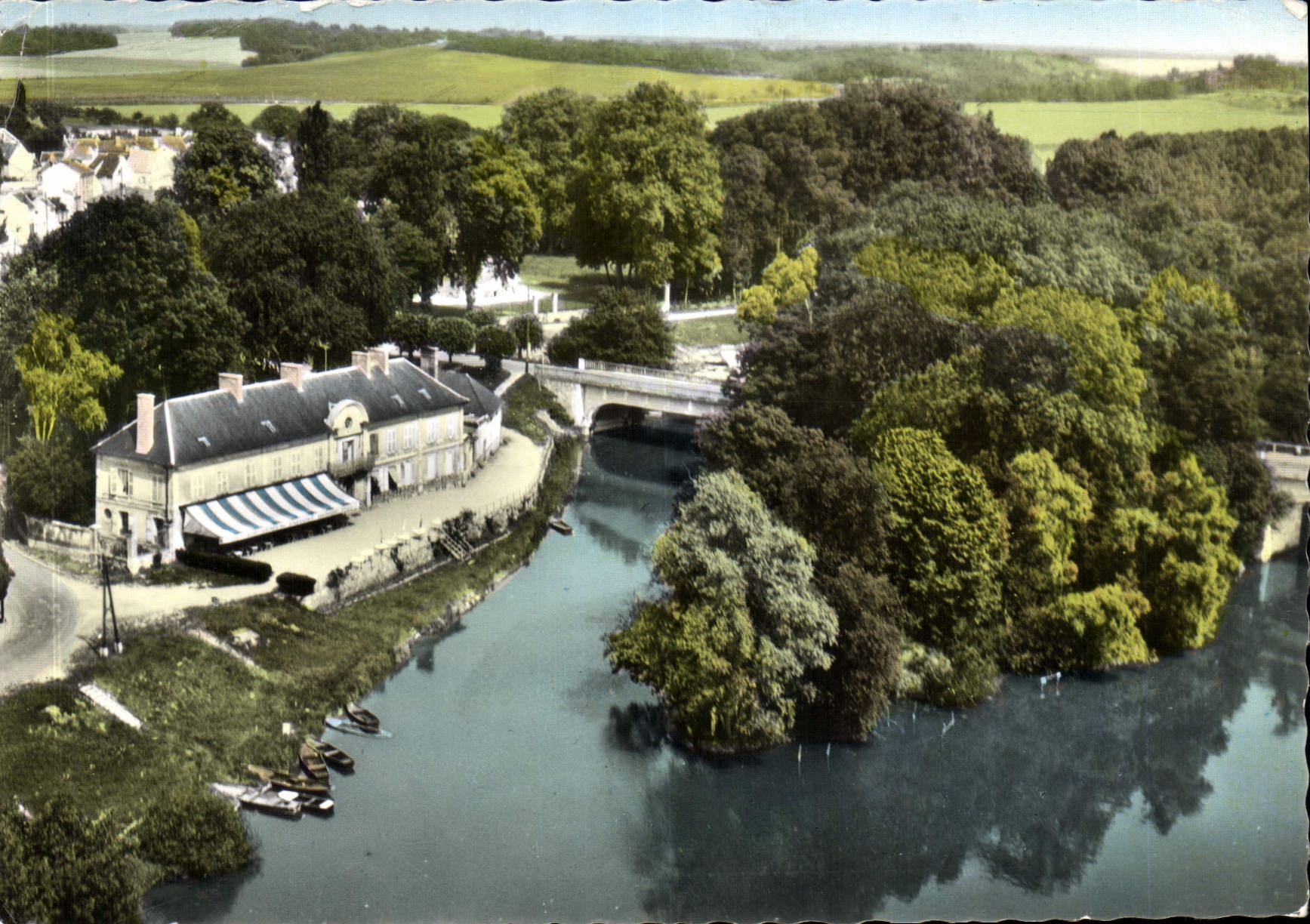 CPSM Mary sur Marne (S et M) Le Chateau Marysien en bordure de Marne Hotel Restaurant Son Ile Terras