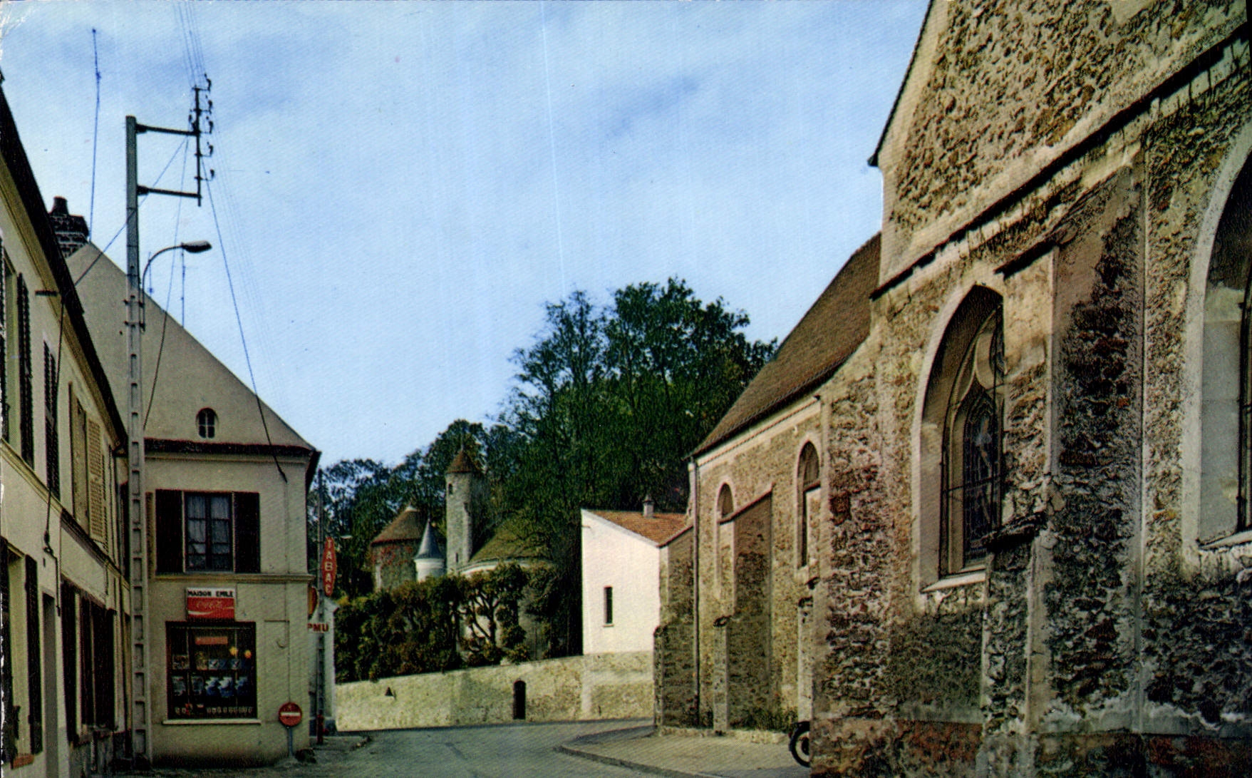 Boissy-le-Châtel — street of the Church with church and castle — Camblier Publisher