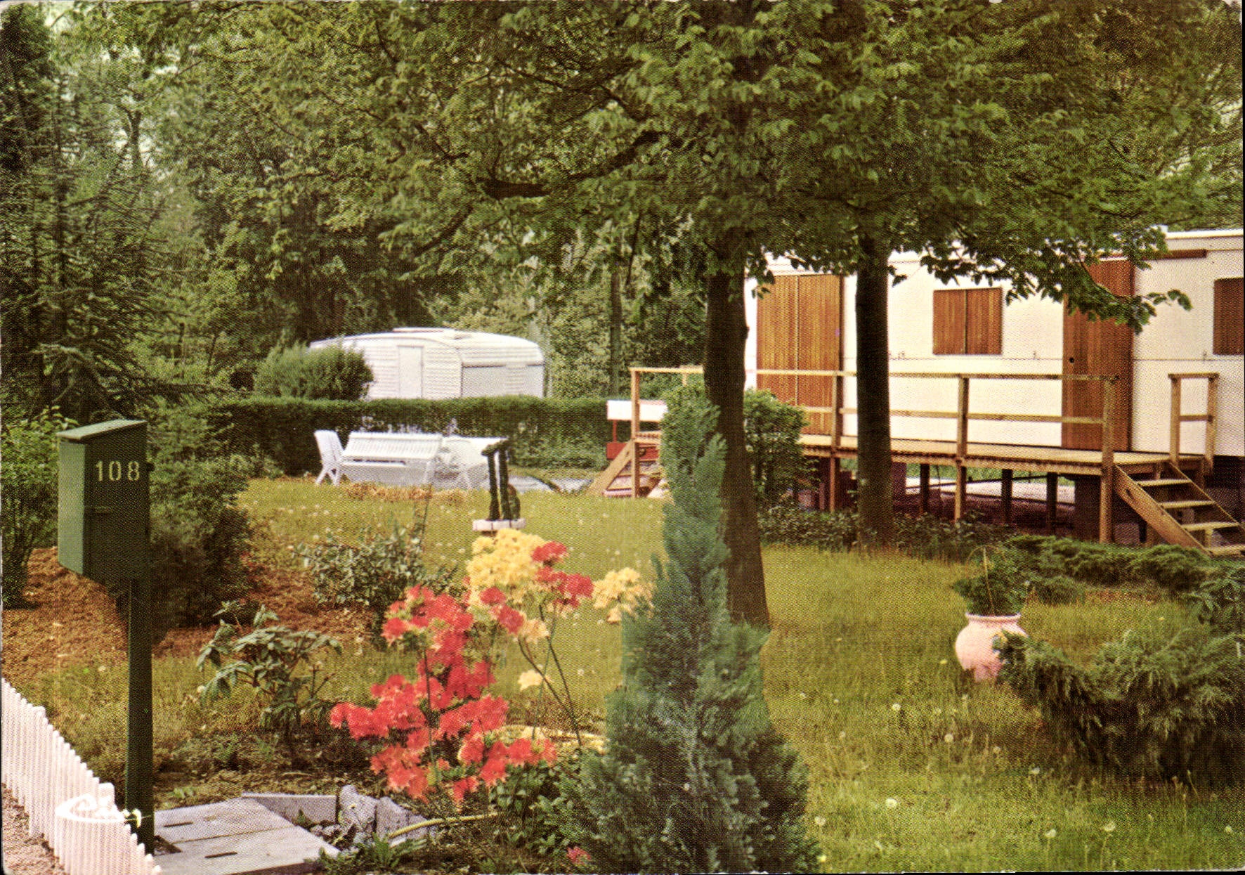 Camping - Caravan No. 108 — Condé-sur-l'Escaut — Combiér Publisher