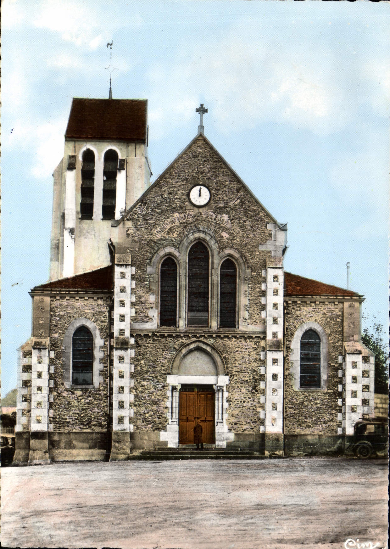 CPSM Combs la Ville (S et M) Place de l'Eglise