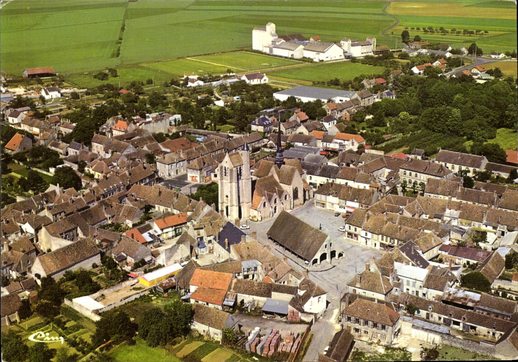 Egreville (S.-et-M.) — General aerial view — Printer Combier, no. E 77.168.99.4.1288
