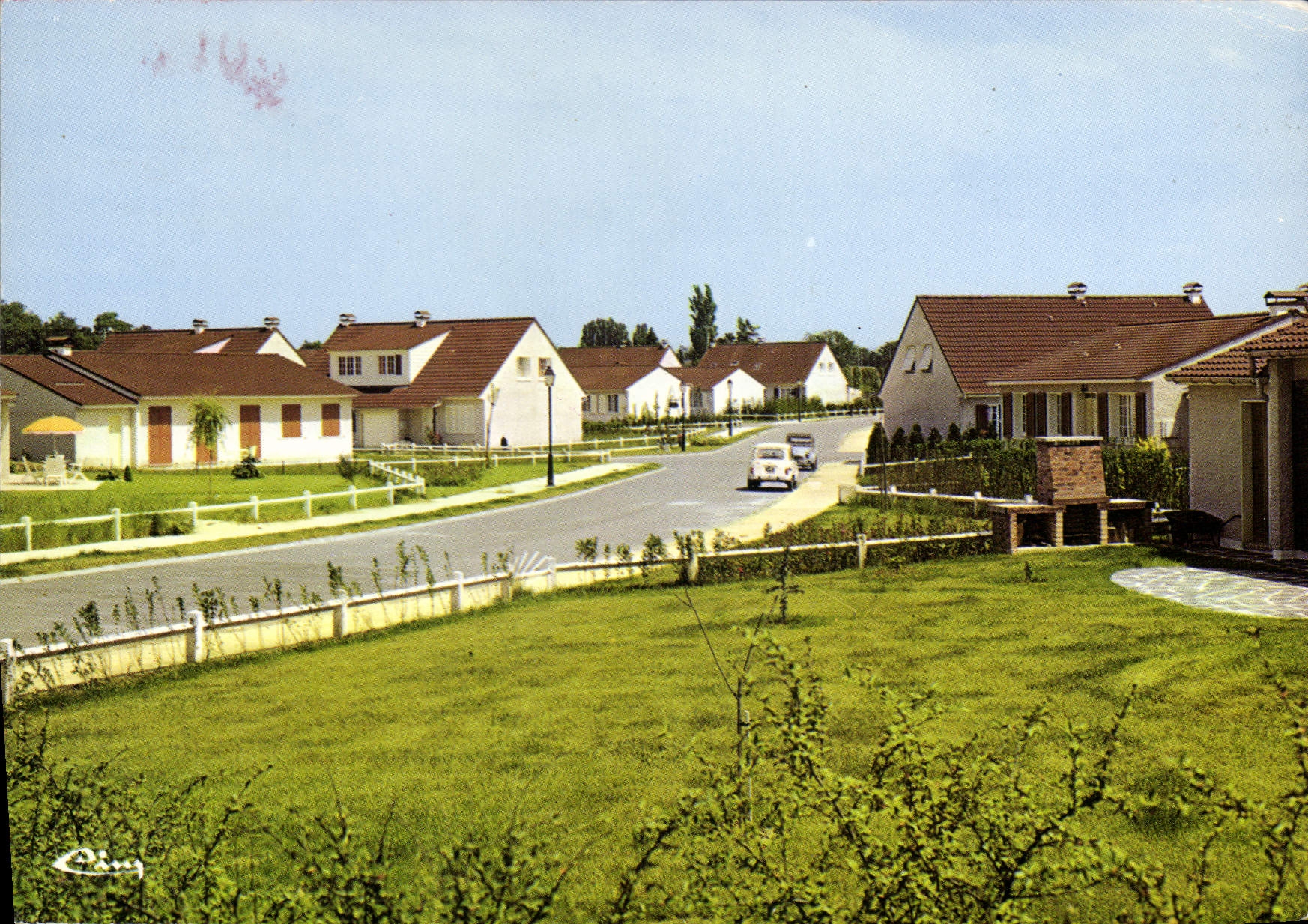 CPSM Ozoir le Ferriere (S et M) Le clos des Chartreux