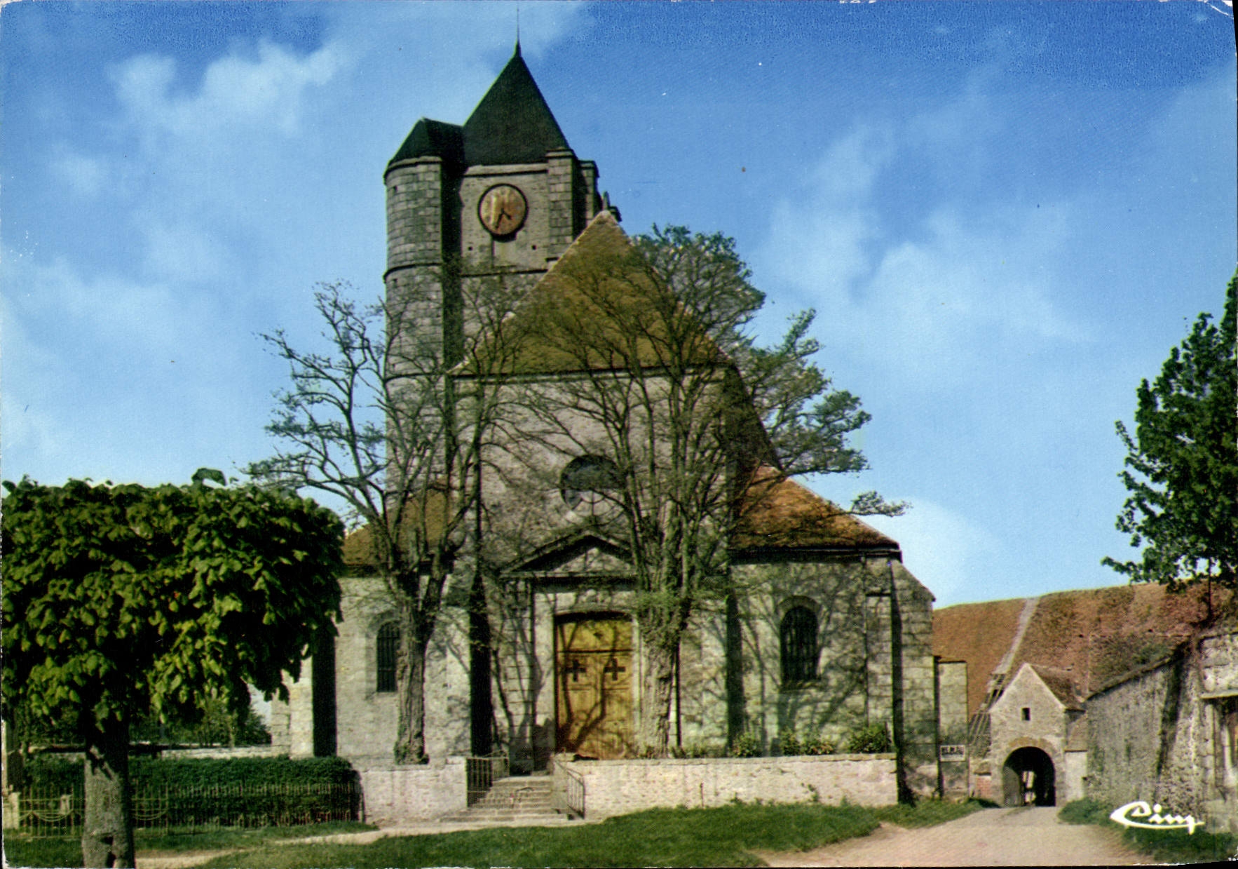 Ozouer-Courquetaine — Église du XIe siècle — Cing