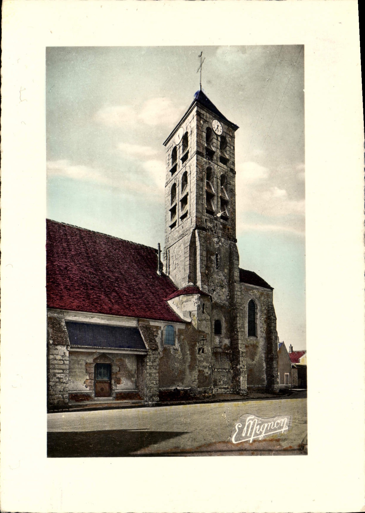 CPSM Perthes en Gatinas (S et M) L'Eglise