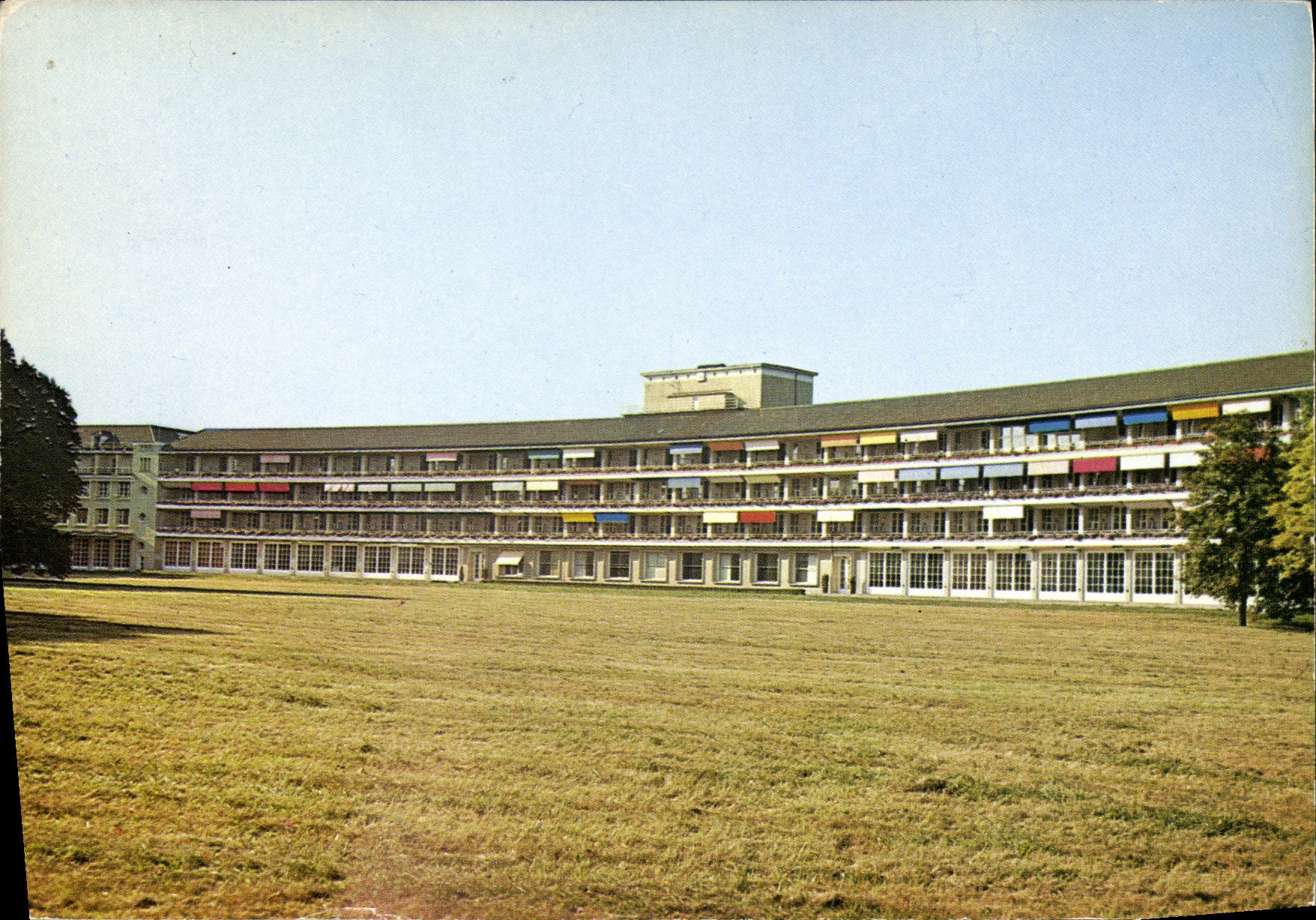 CPSM Neufmoutiers en Brie Les Lyceens Vue d'ensemble