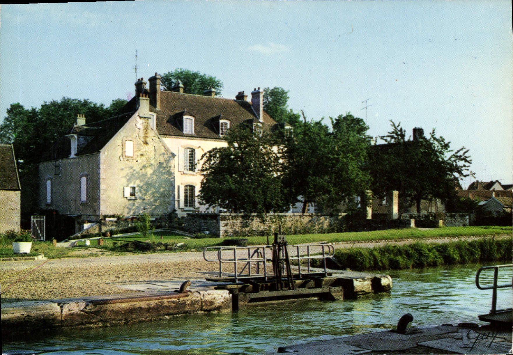 CPSM Nemours (Seine et Marne) La maison des canotiers et l'ecluse du canal de Loing