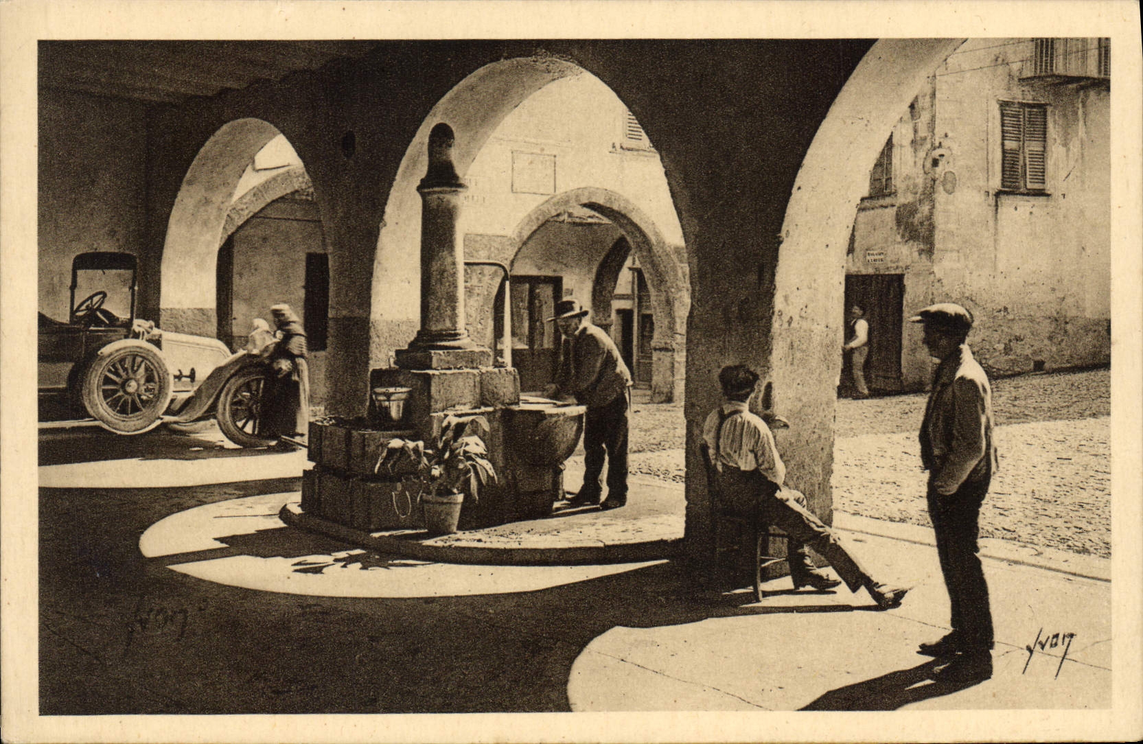CPA Sospel (Alpes Maritimes) Arcades et Vieille Fontaine