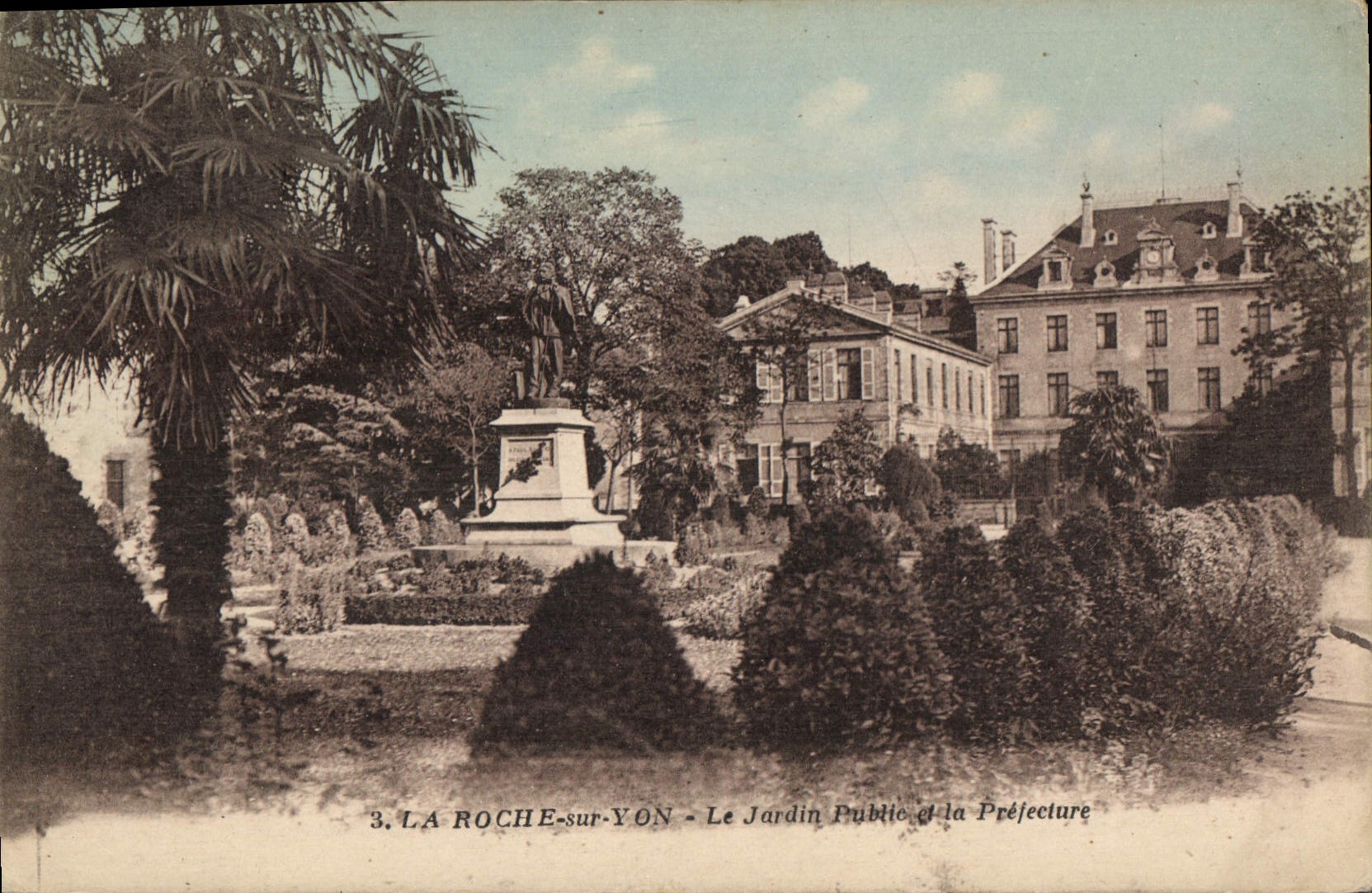 LA ROCHE-sur-YON - Le Jardin Public et la Préfecture — éditeur non identifié, n° de série 3