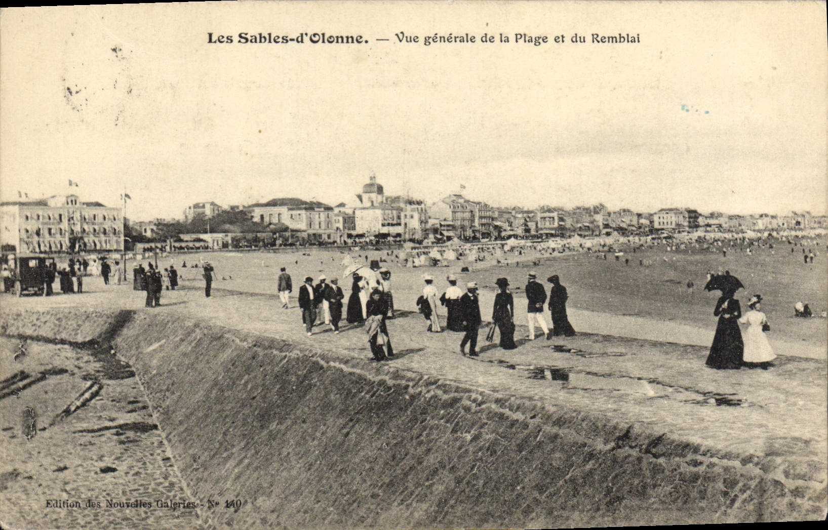 Les Sables-d'Olonne — Vue générale de la Plage et du Remblai — Edition des Nouvelles Galeries, N° 140