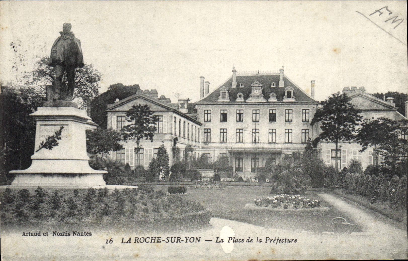 CPA La Roche sur Yon la Place de la Prefecture