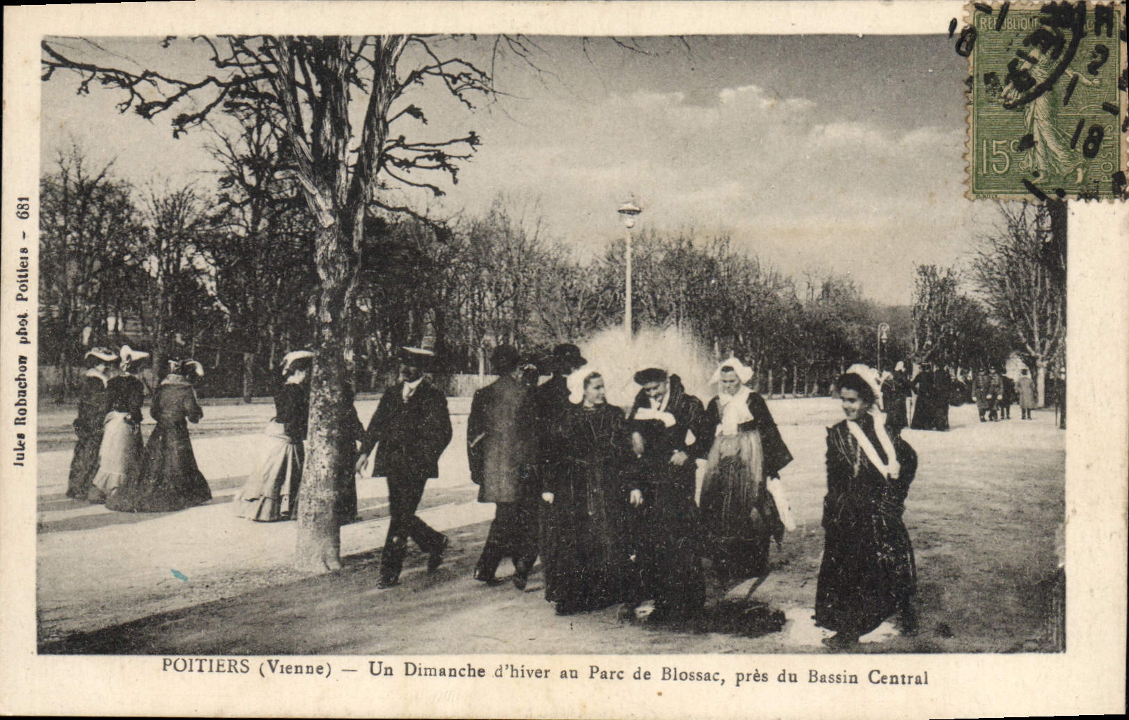 CPA Poitiers (Vienne) Un Dimanche d'hiver au Parc de Blossac
