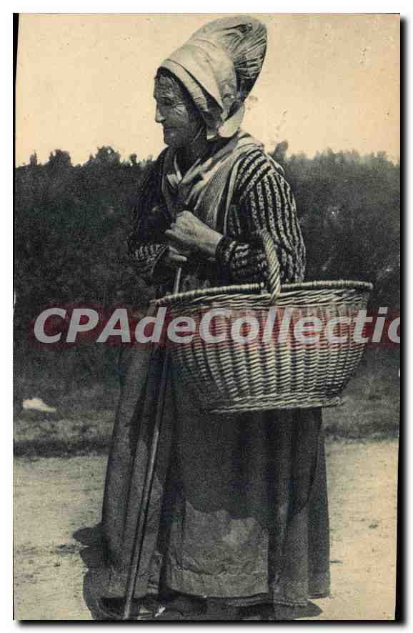 CPA Lusignan (Vienne) La Mere Pique Vielle Paysanne