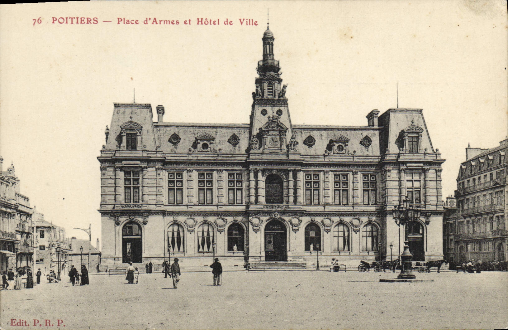 Poitiers — Place d'Armes et Hôtel de Ville — Edit. P.R.P. n°76