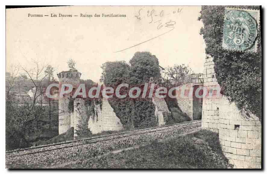 Poitiers — Les Douves — Ruines des Fortifications — CPAdeCollection
