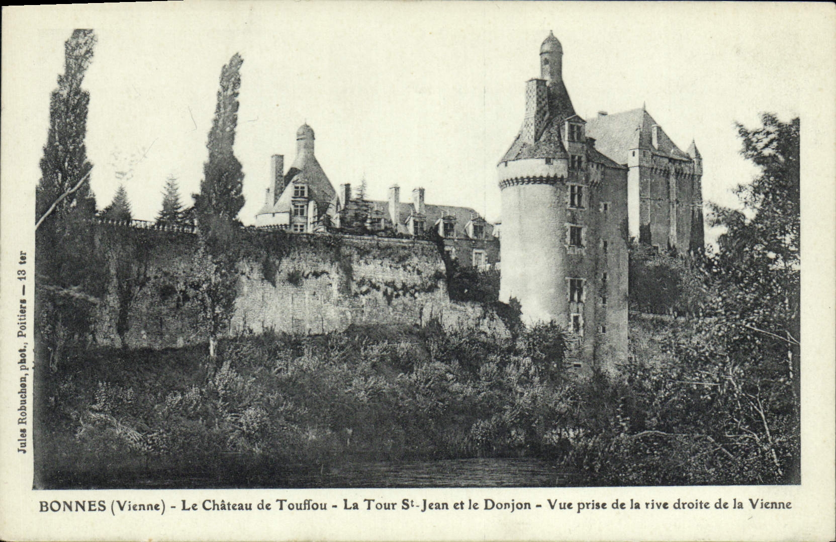 CPA Bonnes (Vienne) Le Chateau de Touffou