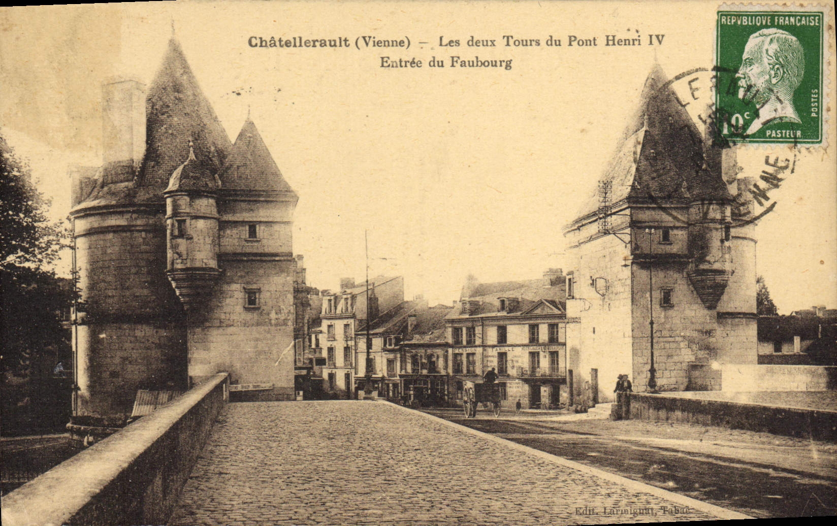 CPA Chatellerault (Vienne) Les deux tours du Pont Henri IV