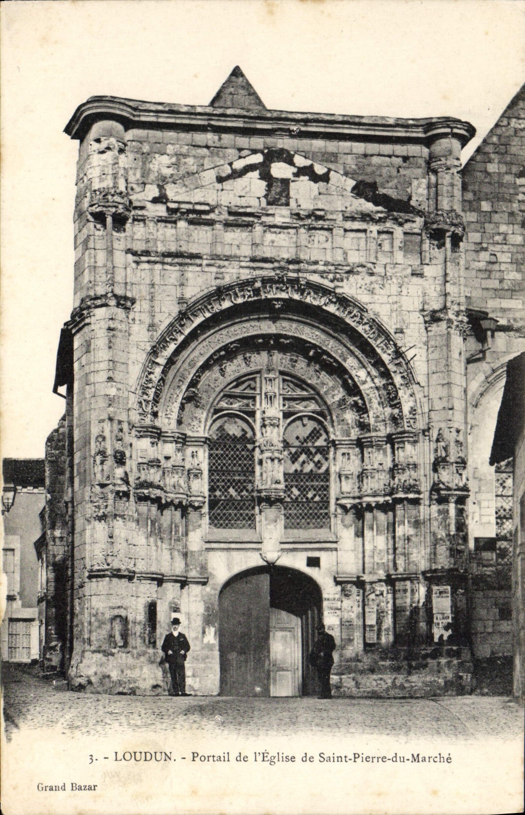 CPA Loudun Portail de l'Eglise de Saint Pierre du Marche