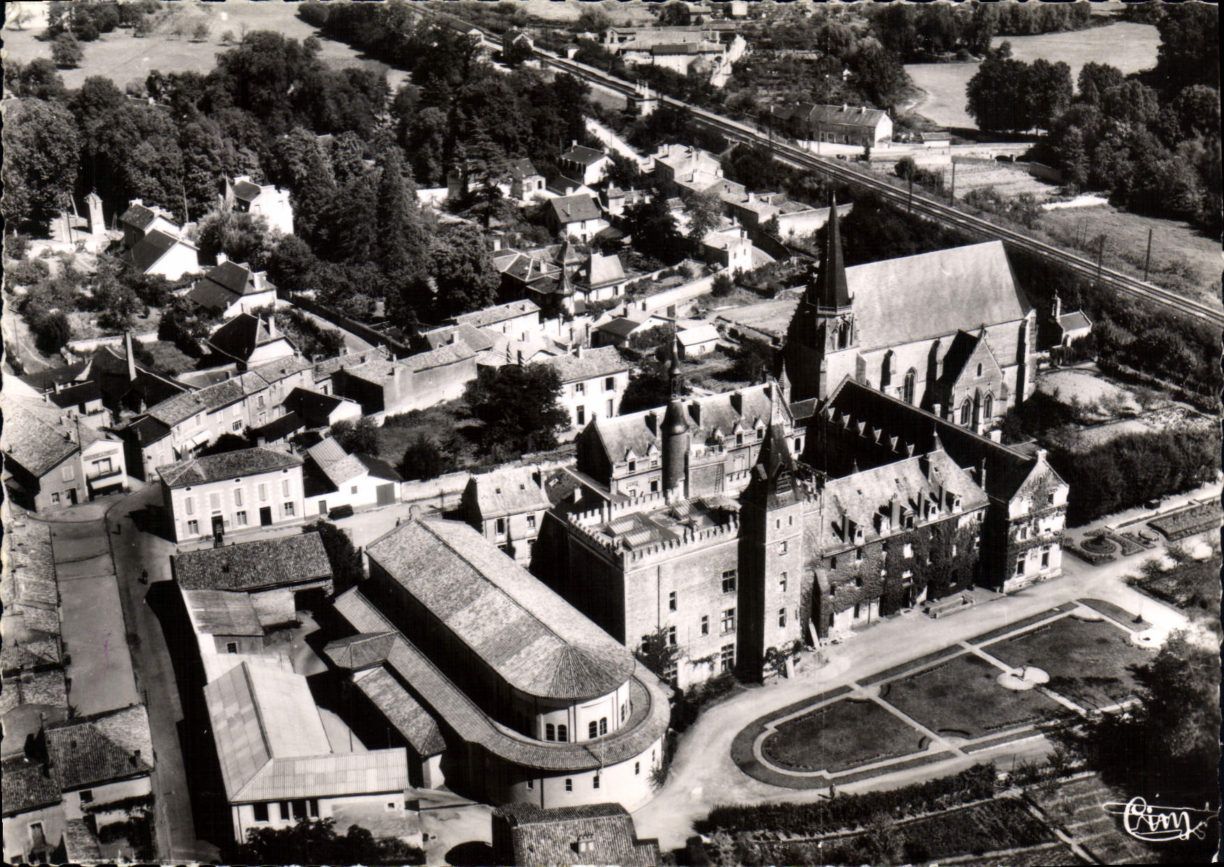 CPSM Liguge (Vienne) Vue aerienne