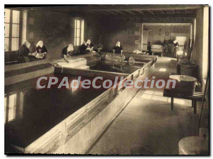 CPSM Soeurs de Sainte Philomene Salvert Migne (Vienne) La duanderie