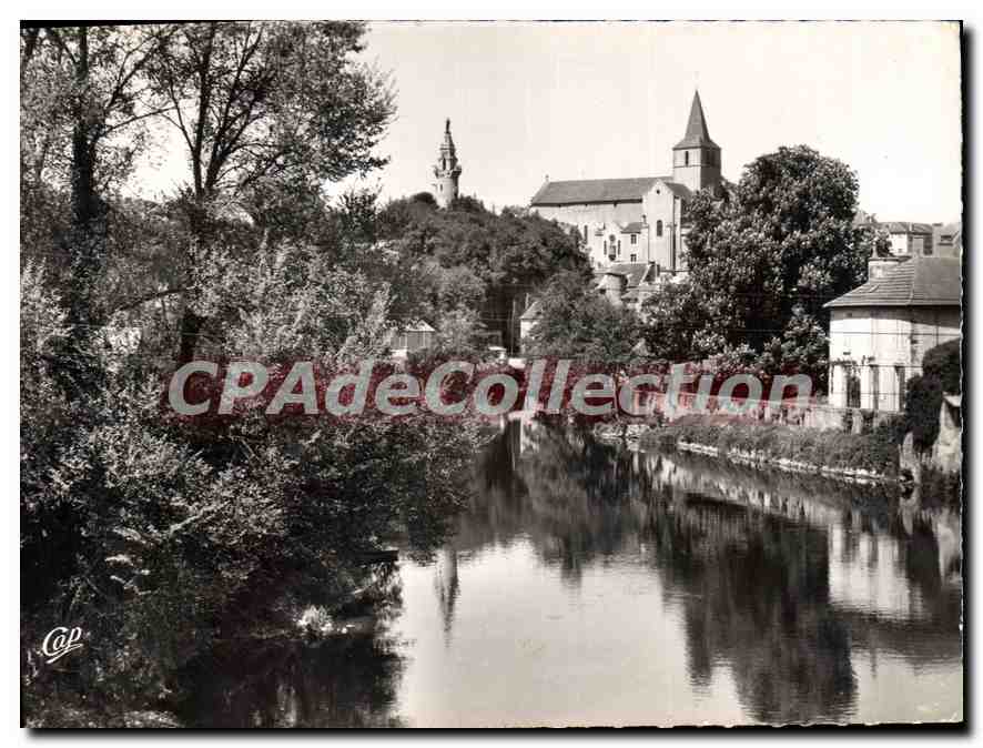 CPSM Montmorillon La Gariempe et l'Eglise