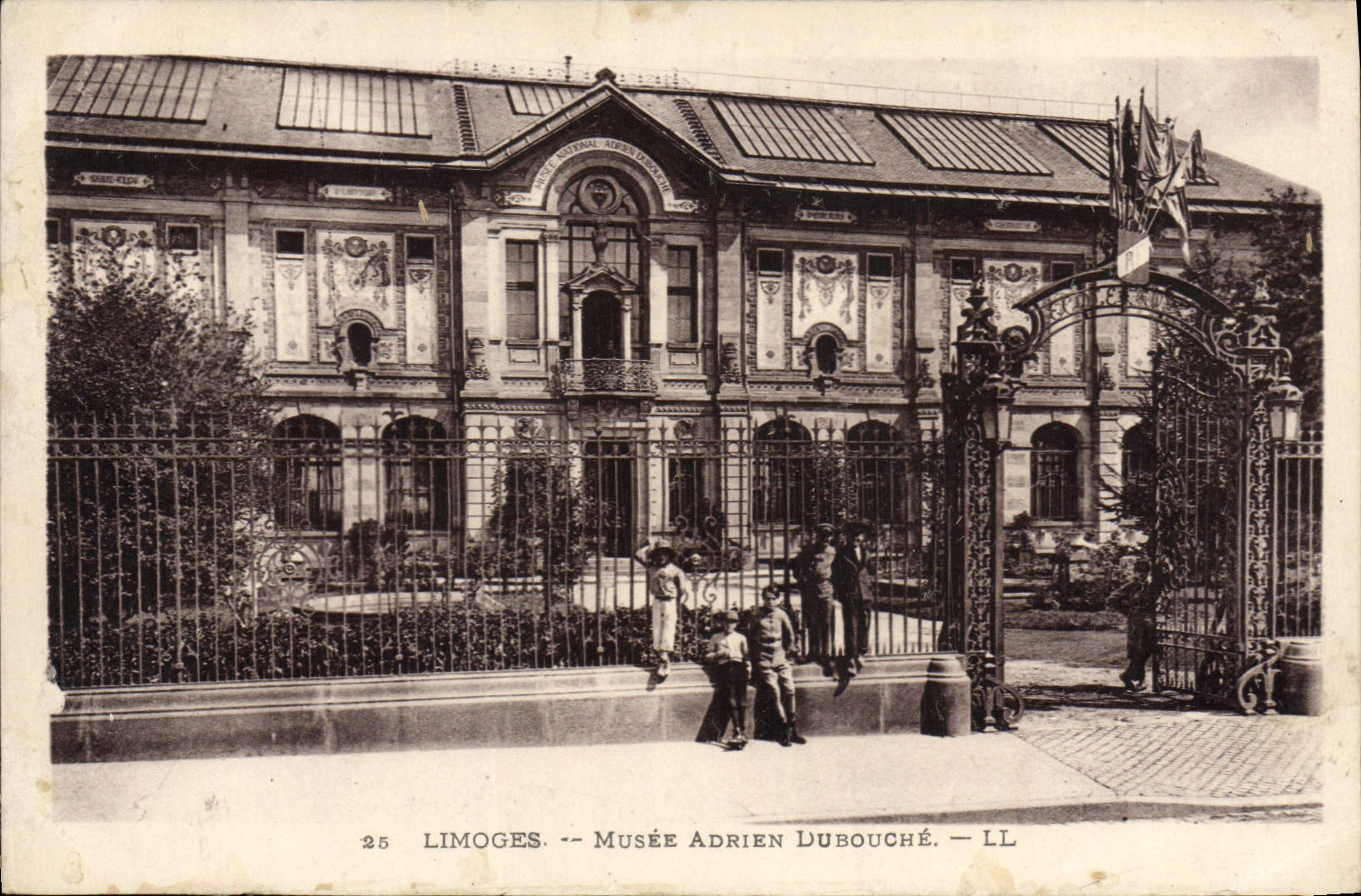 Limoges — Musée Adrien Dubouché — LL