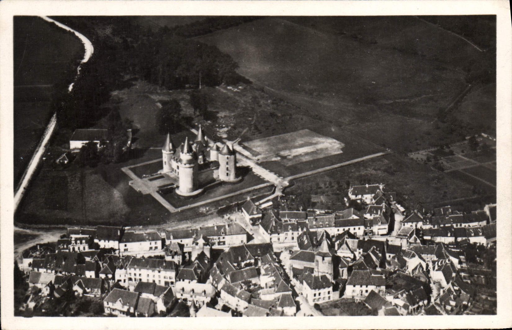 Coussac-Bonneval — Vue aérienne du château — Édition MARTIN