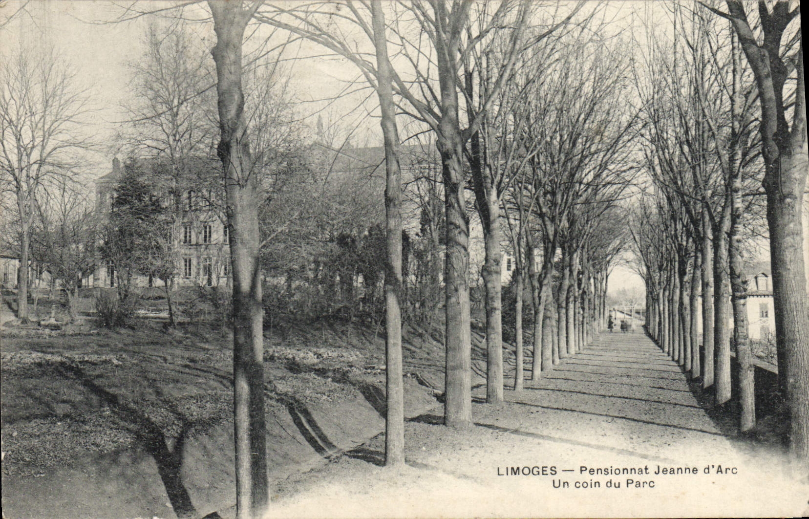 Limoges — Pensionnat Jeanne d'Arc — Un coin du Parc