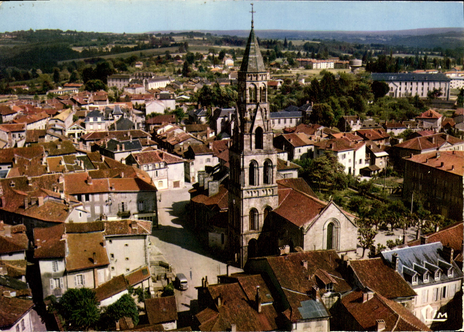 Saint-Léonard-de-Noblat — Vue générale aérienne — Combier Imprimeur Macon (71, S.A.L.)