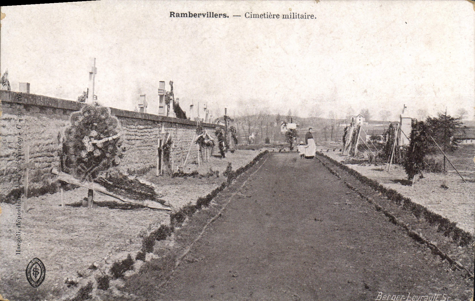 CPA Rambervillers Cimetiere militaire 