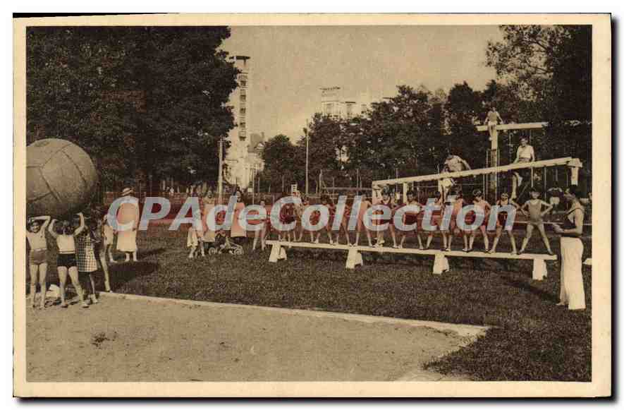 CPA Vittel Le Parc Des Enfants 
