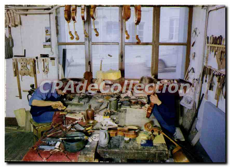 CPSM Mirecourt Vosges Atelier de lutherie 