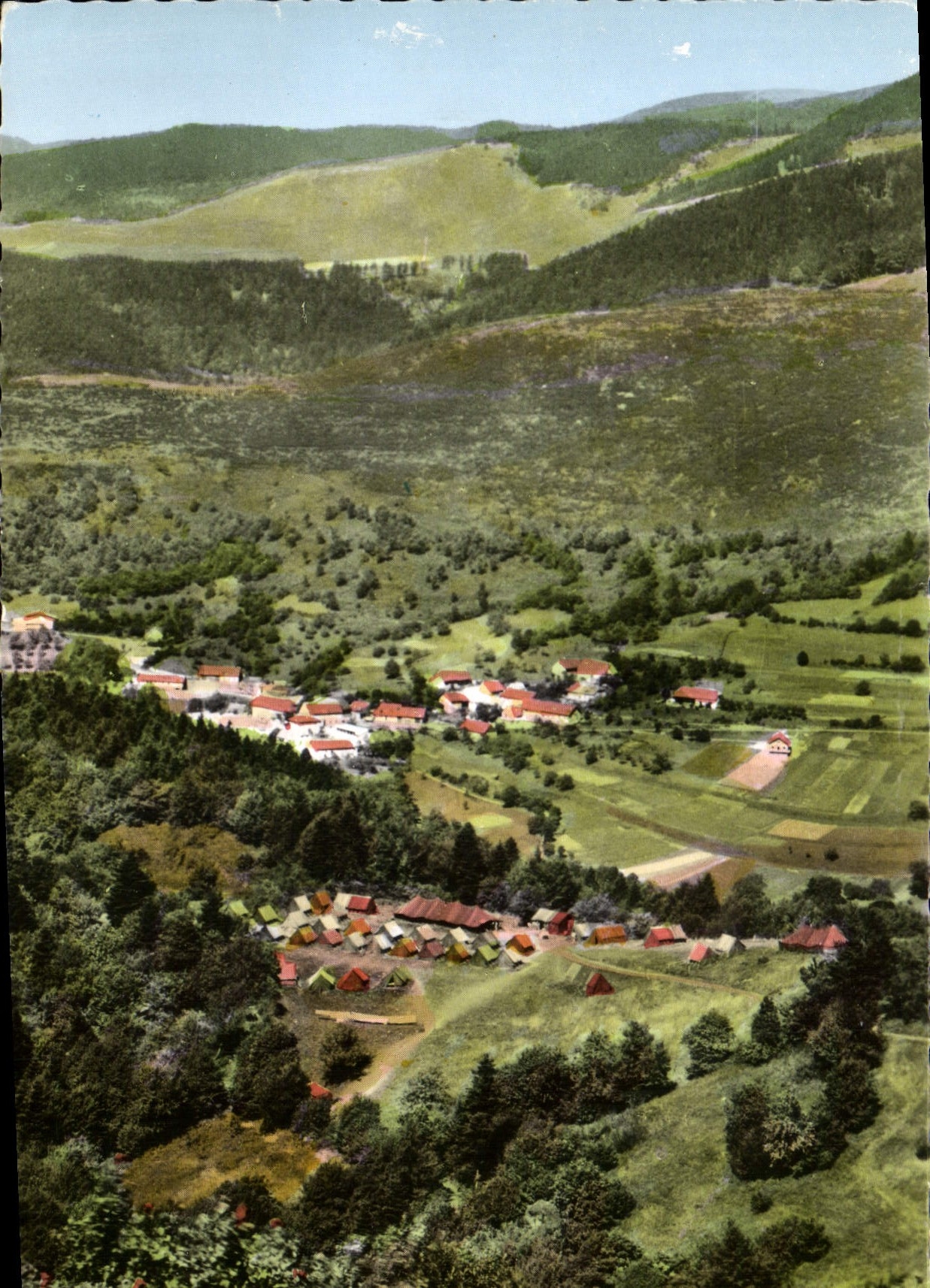 Camp de l'E.D.F. au Freundstein (Vosges) — vue sur Goldbach — Éditions Photomacq & O.-Louis (Hi-Rhin) — n° 1106 c