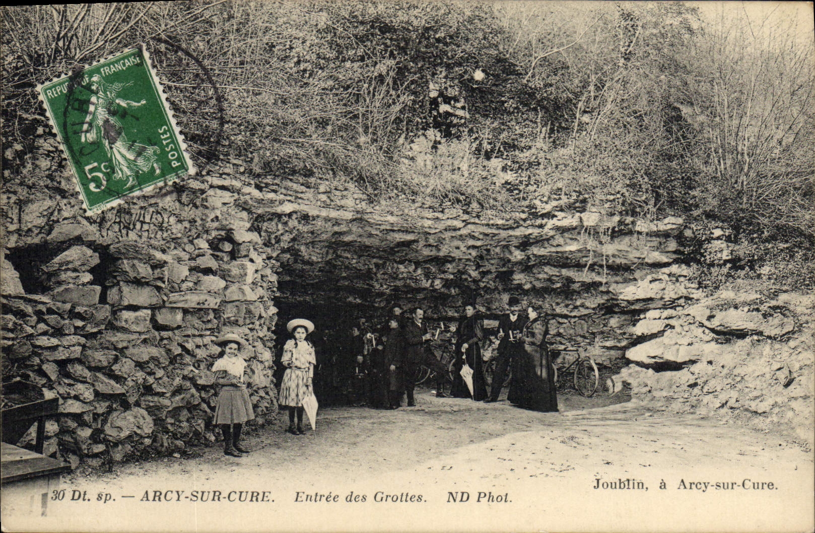 Entrée des Grottes — Arcy-sur-Cure — Joublin, ND Phot.