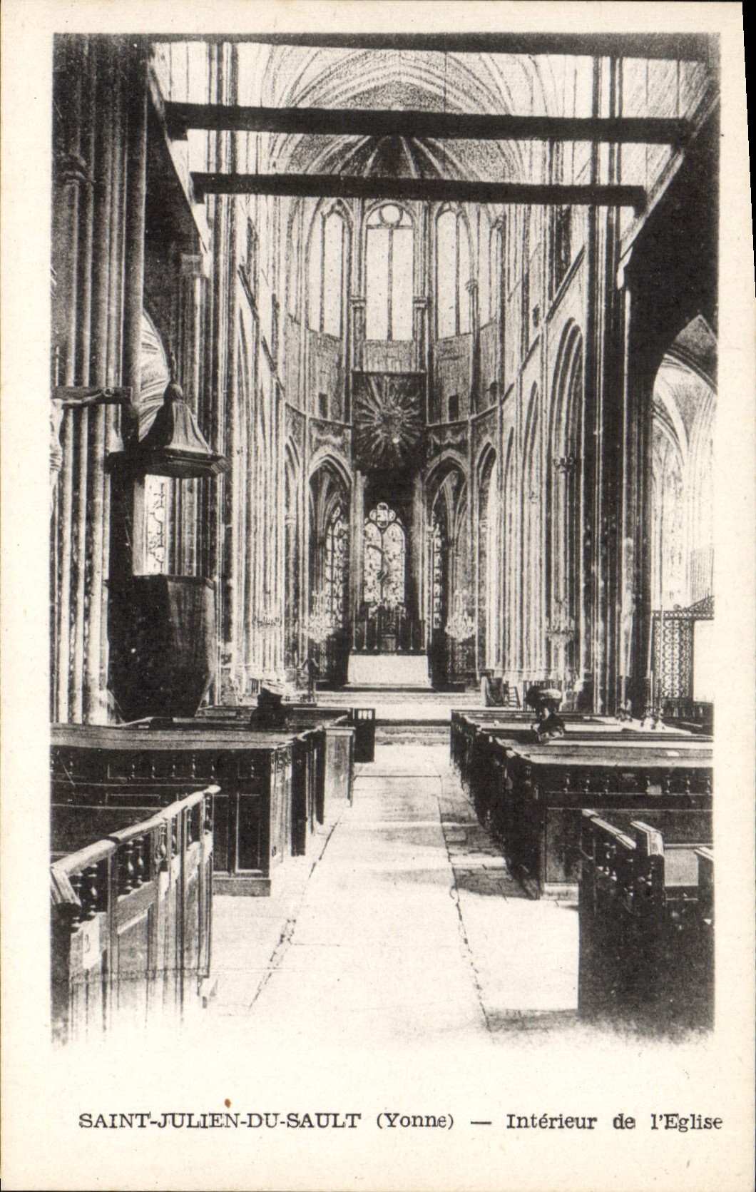 CPA St Julien du Sault Yonne Interieur de I'Eglise 