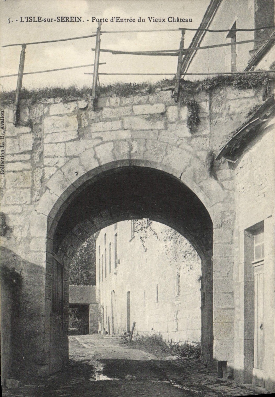 L'ISLE-sur-SEREIN — Porte d'Entrée du Vieux Château — Collection L. B. Avalion