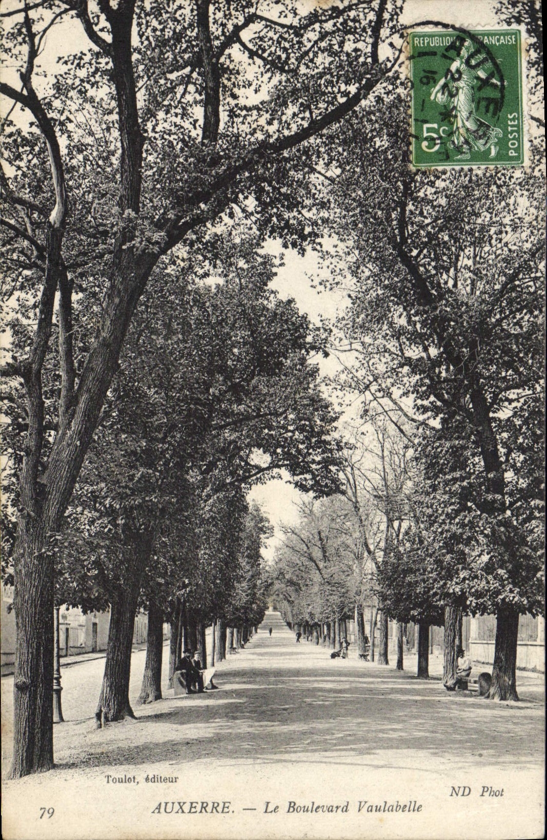 AUXERRE. — Le Boulevard Vaulabelle — Toulot, éditeur
