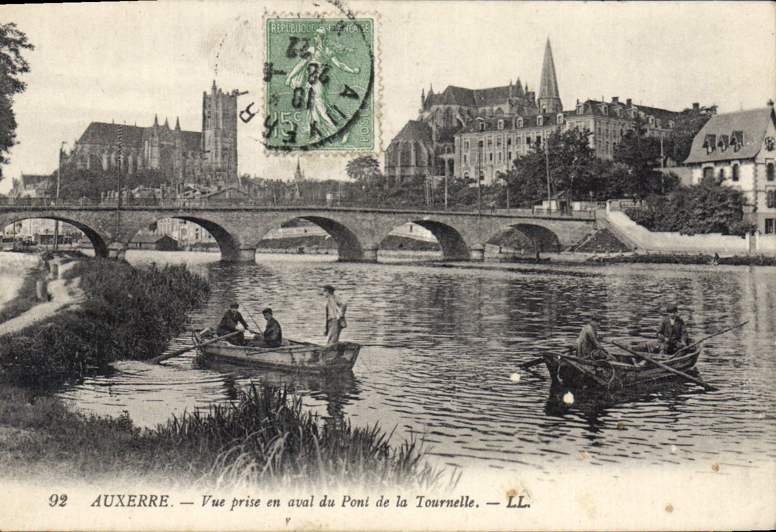 Auxerre — Vue prise en aval du Pont de la Tournelle — LL. n°92